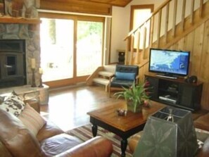 Family Condo, 5 Bedrooms, Lake View | Living area | DVD player