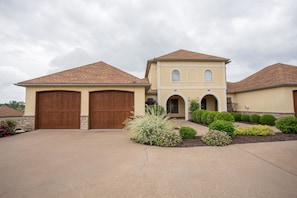 Exterior - Villa Vista 3 Bedroom by Sunset Realty (Hollister)