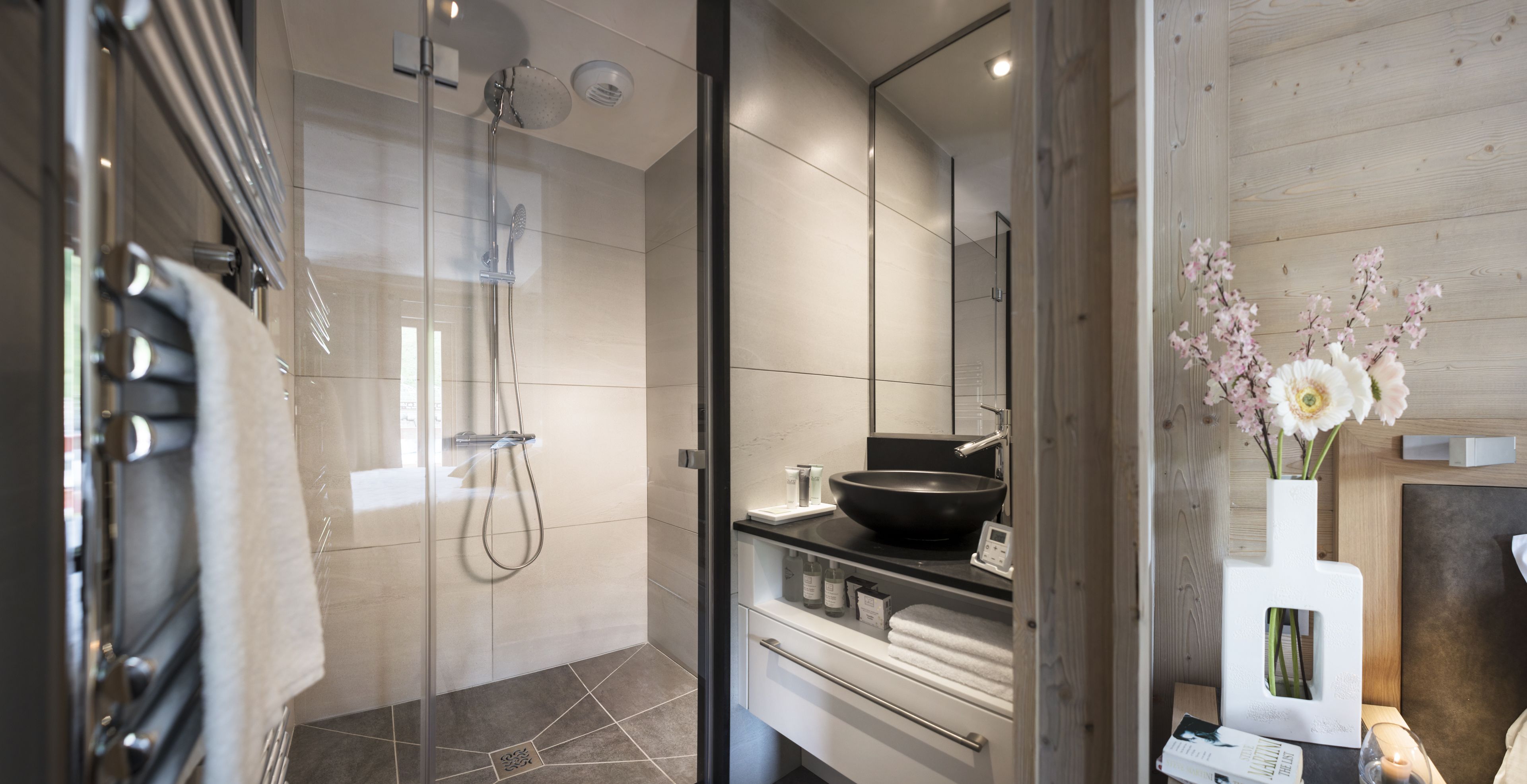 appartement 4 pièces 8 personnes | bathroom | free toiletries, hair dryer, bathrobes, slippers