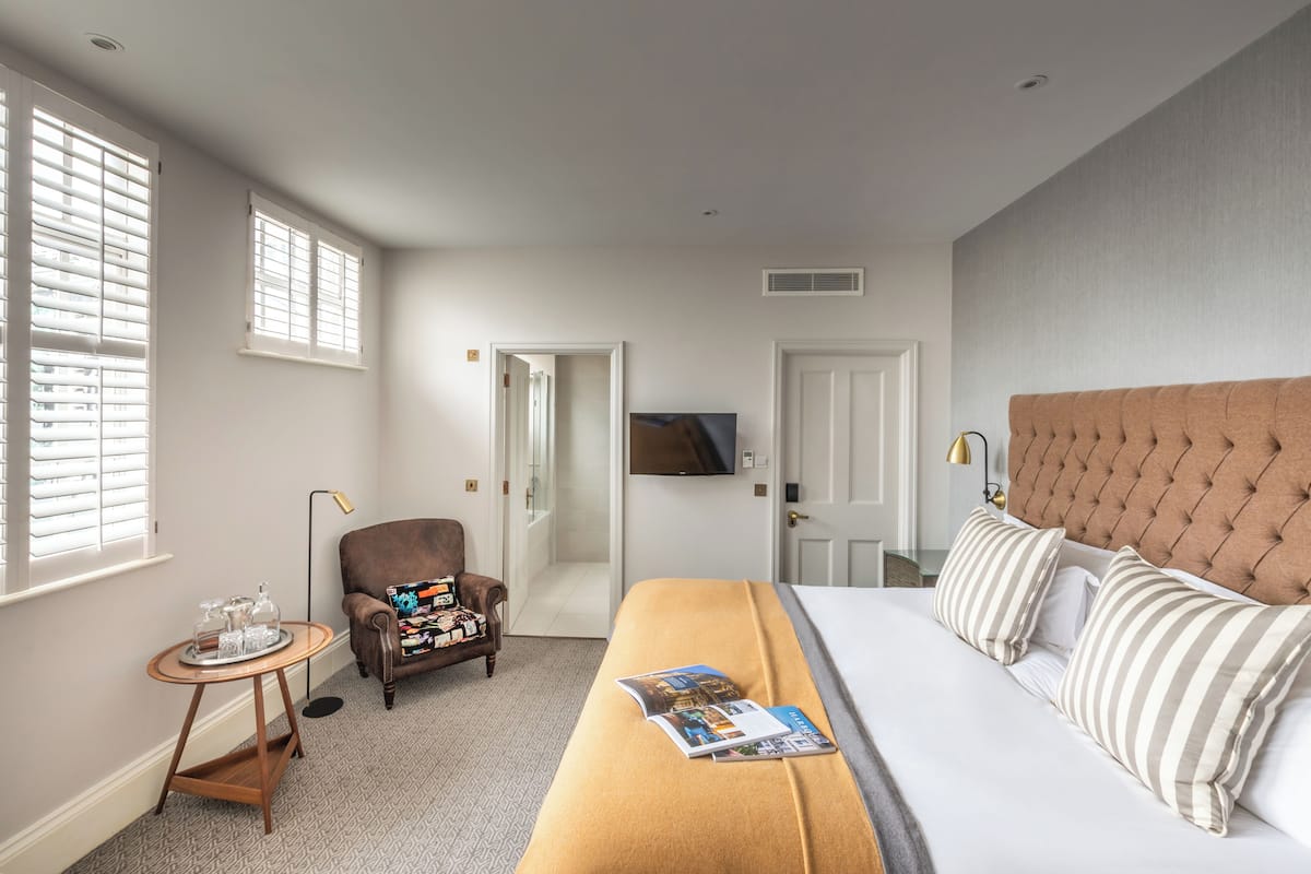 Superior Double Room | Minibar, in-room safe, desk, iron/ironing board