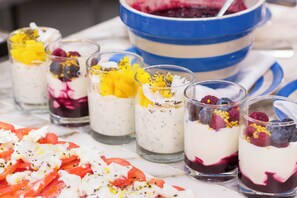 Frukost enligt egen beställning varje dag (GBP 18.00 per person)