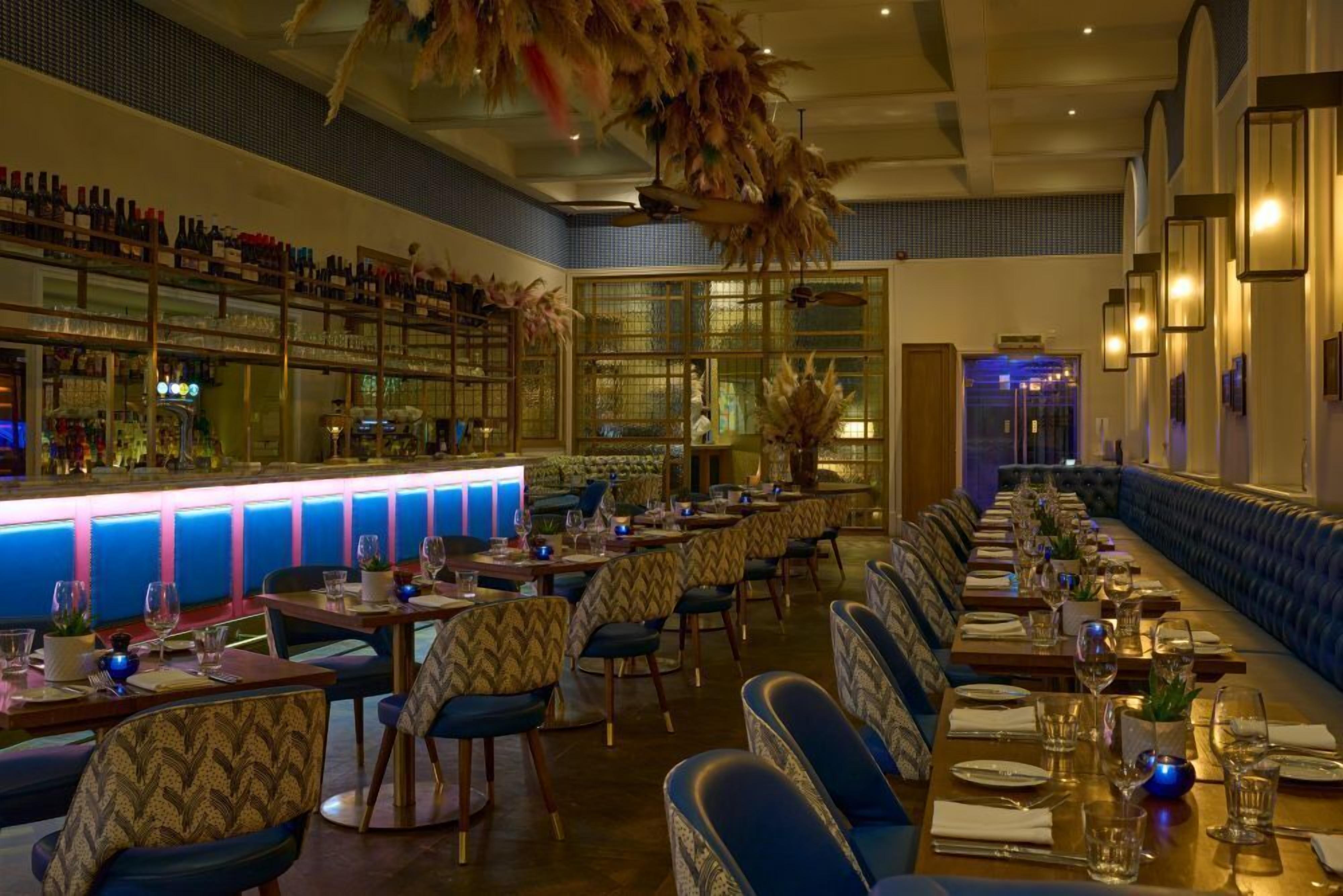 breakfast, lunch, dinner served; seafood