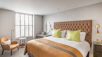 迷你吧、客房内保险箱、办公桌、熨斗/熨板