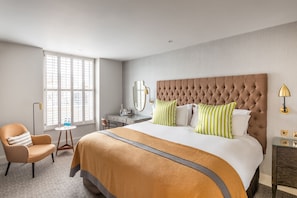 Minibar, coffres-forts dans les chambres, bureau