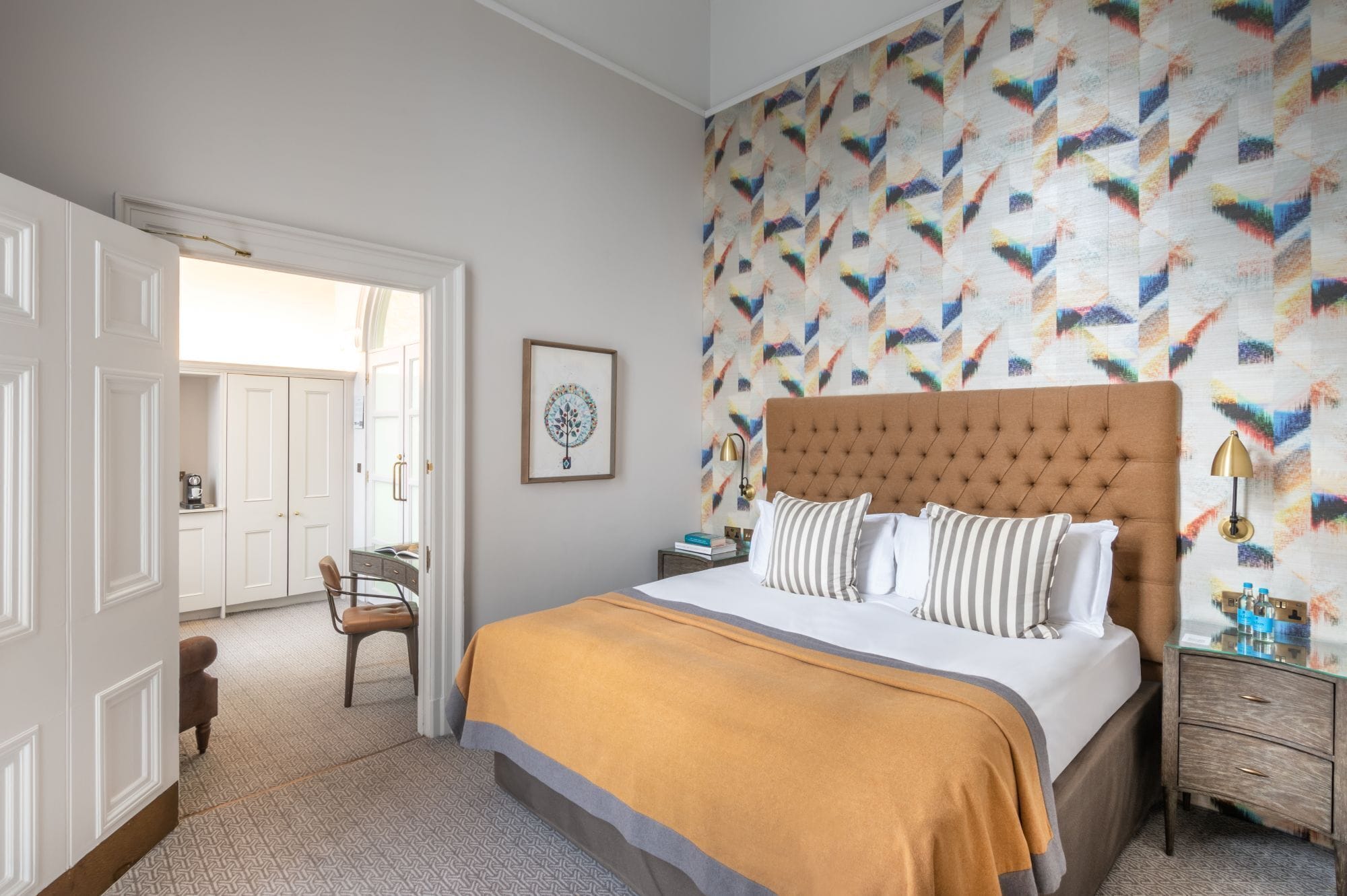 deluxe double room | minibar, in-room safe, desk, iron/ironing board