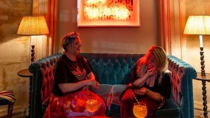A room with a blue upholstered sofa, a round table with drinks, and a wall with a framed poster. - Harbour Hotel Bristol (Bristol)