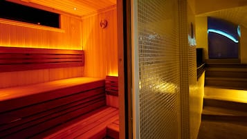 Un sauna, baño turco, tratamientos corporales, aromaterapia