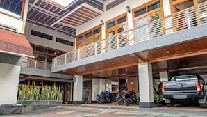 Exterior - RedDoorz Plus @ Hegarmanah (Bandung)