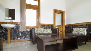 Deluxe Room | Desk, blackout drapes, WiFi (free) - RedDoorz Plus @ Hegarmanah (Bandung)