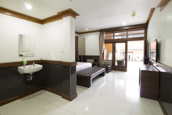 Room - RedDoorz Plus @ Hegarmanah (Bandung)