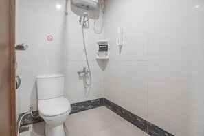 Shower, free toiletries, hair dryer