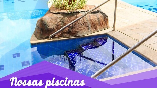 Inomhuspool, 3 utomhuspooler och solstolar