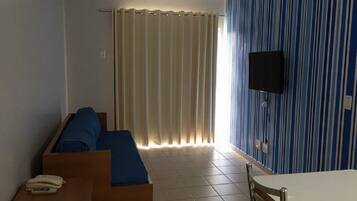 Standard Room | In-room dining