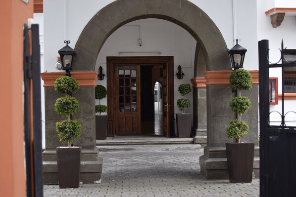 Front of property - Hotel Ambassador (Quito)