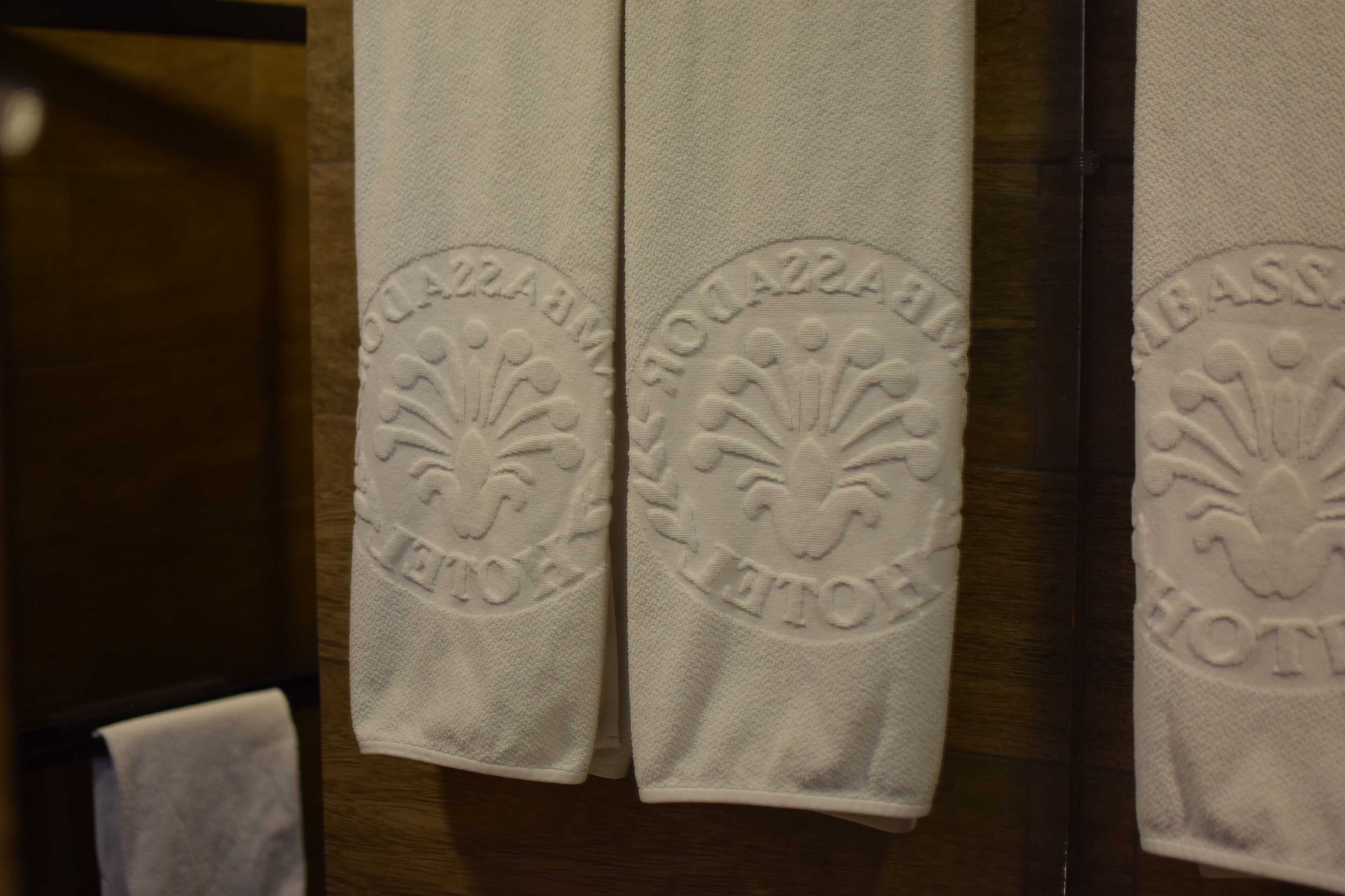 shower, rainfall showerhead, free toiletries, towels