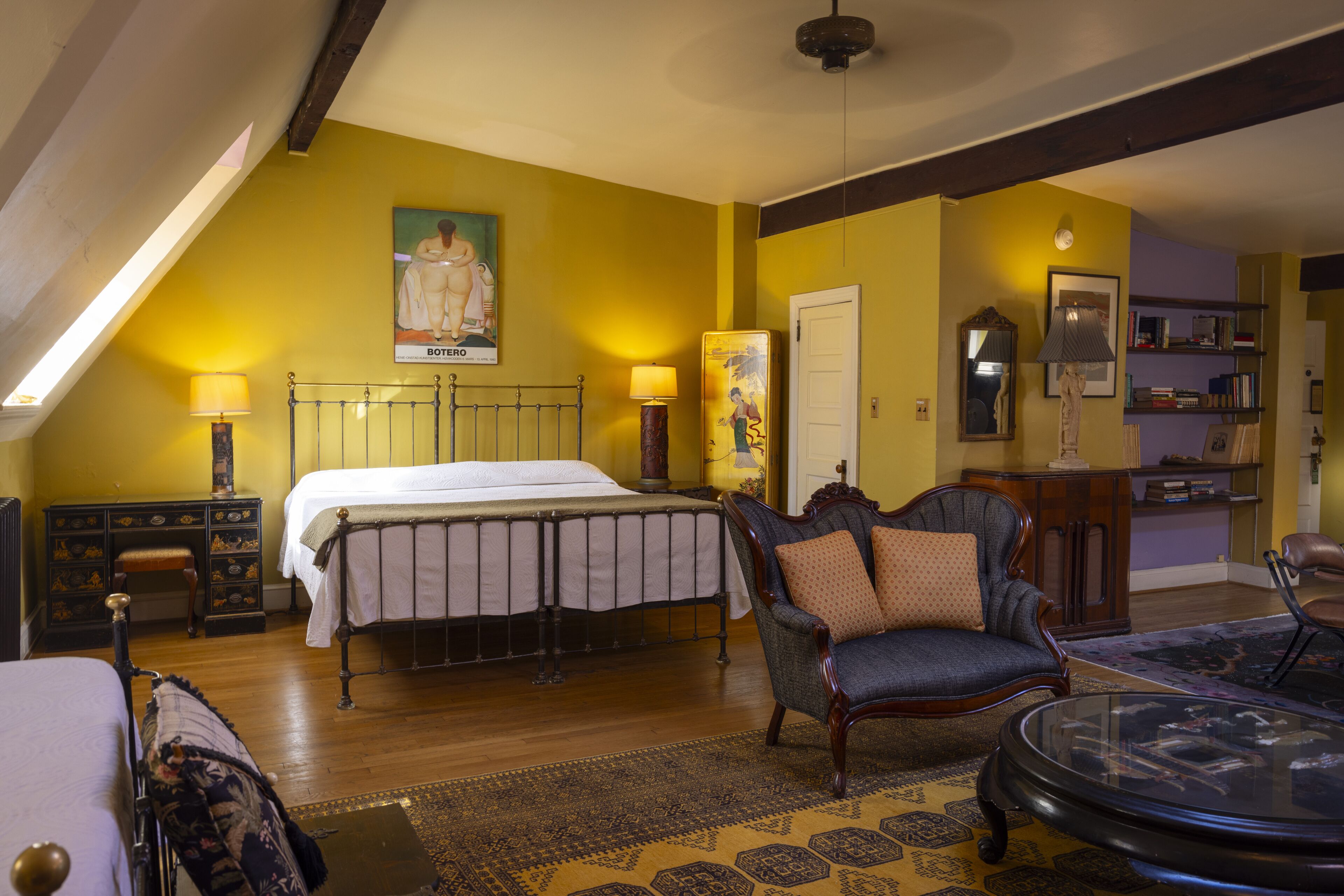 suite | individually decorated, individually furnished, desk, iron/ironing board