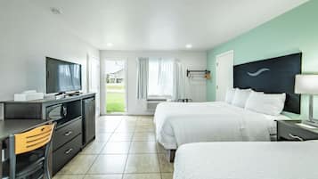 Chambre Deluxe, 2 grands lits, coin cuisine | 2 chambres, couette en duvet d'oie, bureau