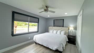 2 bedrooms, down comforters, desk, laptop workspace