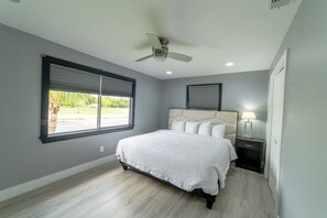 Leilighet, 2 soverom | 2 soverom, dundyner, skrivebord og skrivebord for bærbar PC