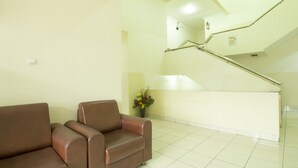 Lobby-lounge