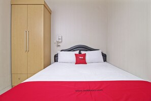 Desk, blackout drapes, free WiFi