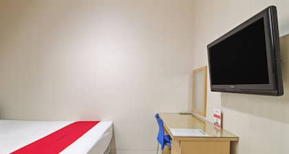 RedDoorz @ Mangga Besar 2