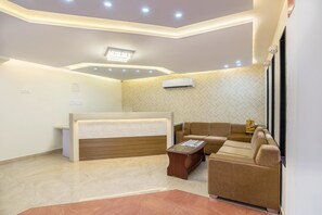 Reception - Treebo Pappilon Palace - PVS Circle (Mangaluru)