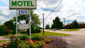 Aerial view - Travelier Motel (Fulton)