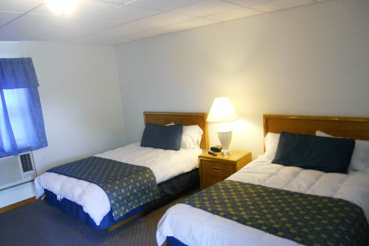 Desk, rollaway beds (surcharge), WiFi (free)