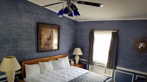 1 Bed King Deluxe Large | Desk, rollaway beds (surcharge), WiFi (free) - Travelier Motel (Fulton)