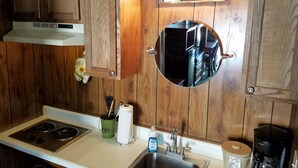 1 Bed King Kitchenette | Desk, rollaway beds (surcharge), WiFi (free) - Travelier Motel (Fulton)