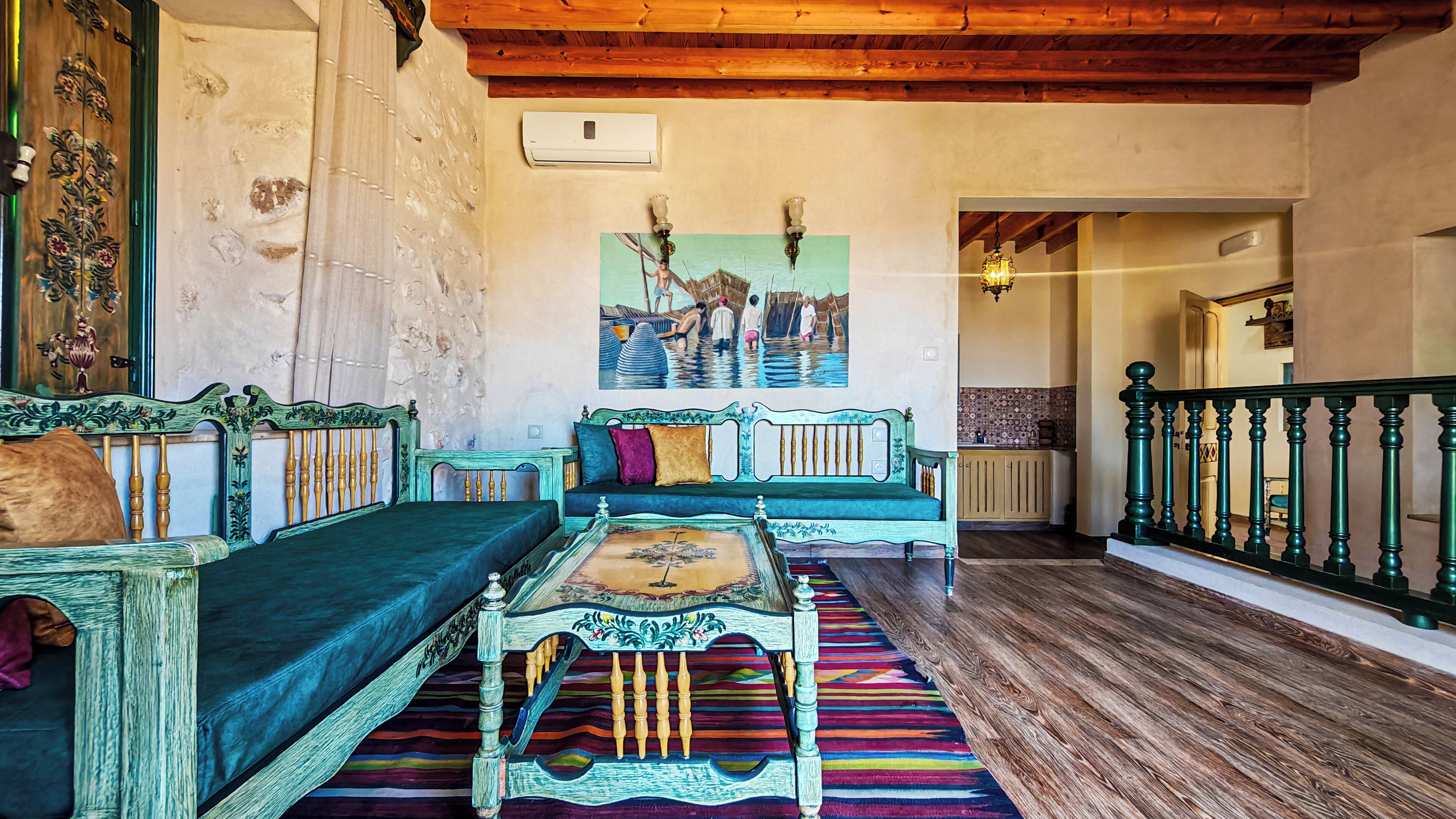 Perhesviitti, keittotila | Oleskelualue | 32–tuumainen taulutelevisio, jossa kaapelikanavat