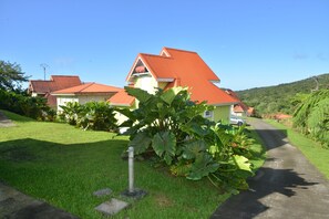 View from property - Auberge de la Montagne Pelee Hotel (Le Morne-Rouge)