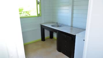 Fridge, microwave, stovetop