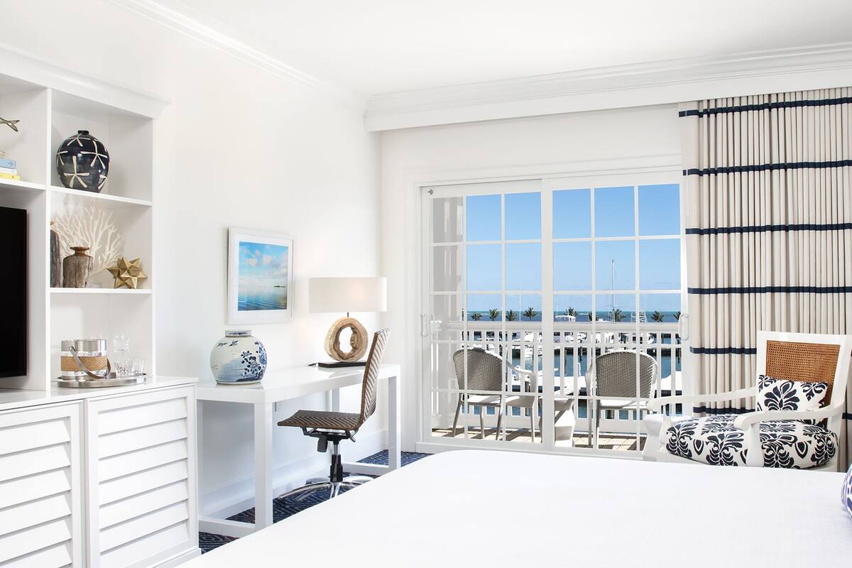 egyptian cotton sheets, premium bedding, down duvets, in-room safe