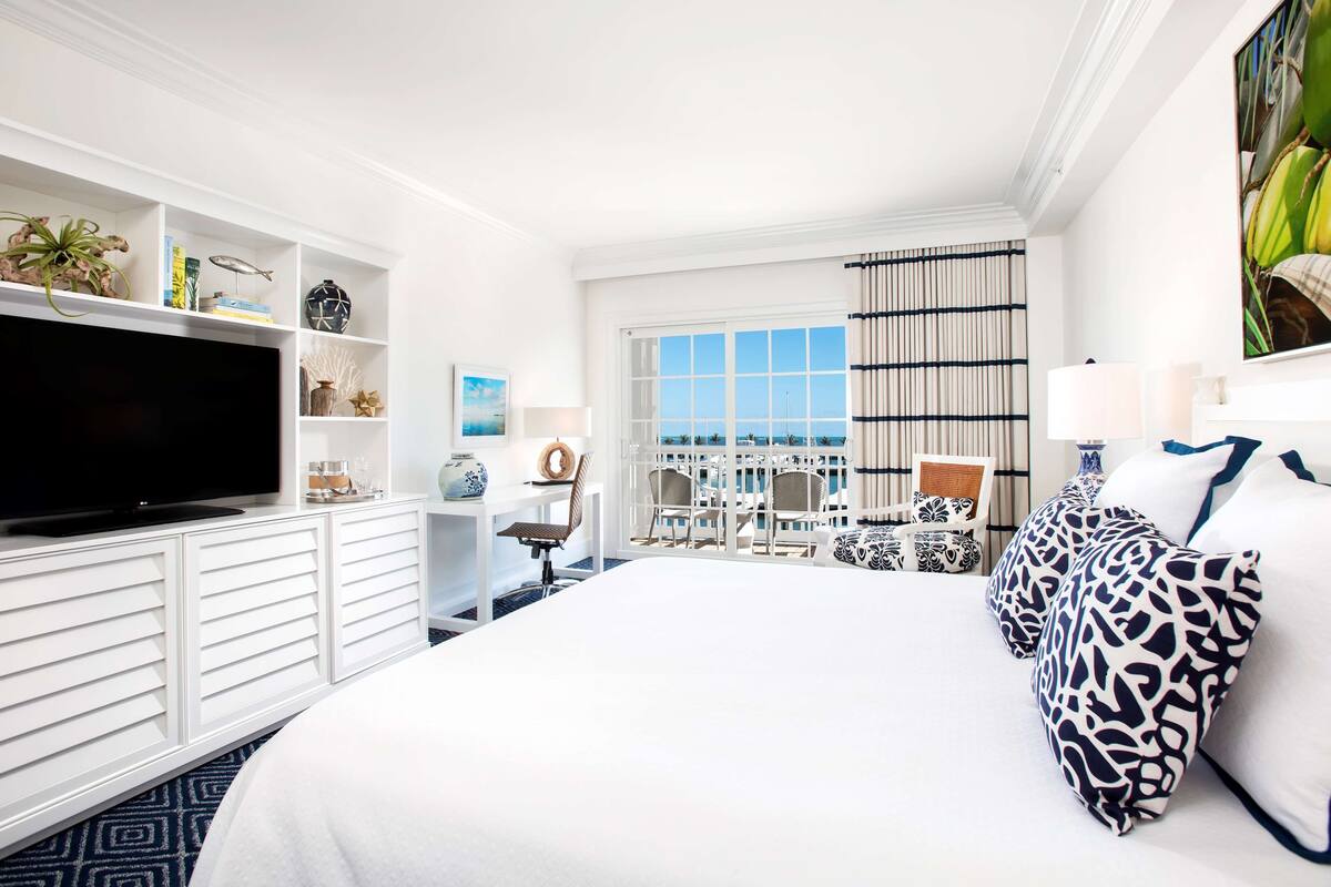 egyptian cotton sheets, premium bedding, down duvets, in-room safe