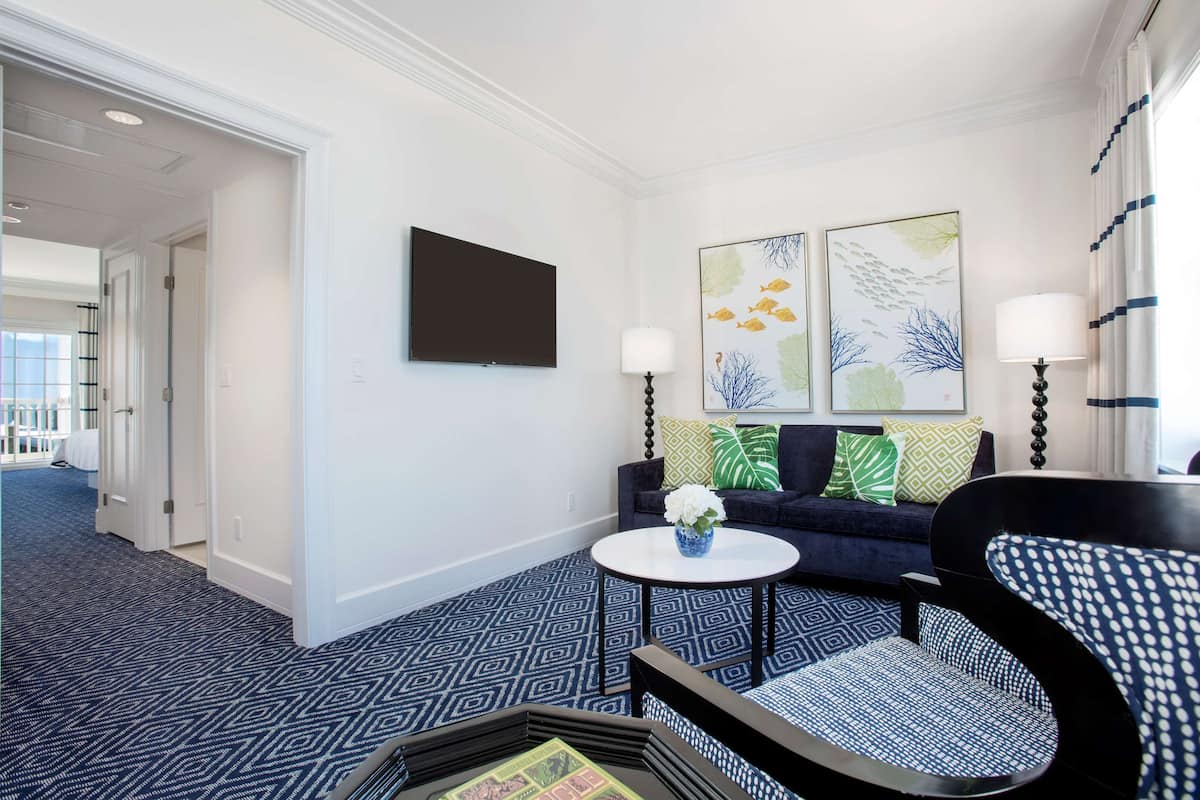 egyptian cotton sheets, premium bedding, down duvets, in-room safe