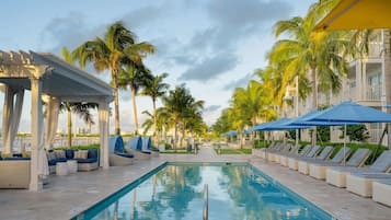 6 outdoor pools, free pool cabanas, pool umbrellas