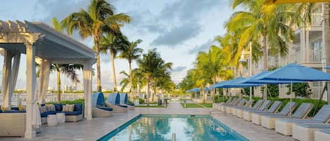 6 outdoor pools, free cabanas, pool umbrellas