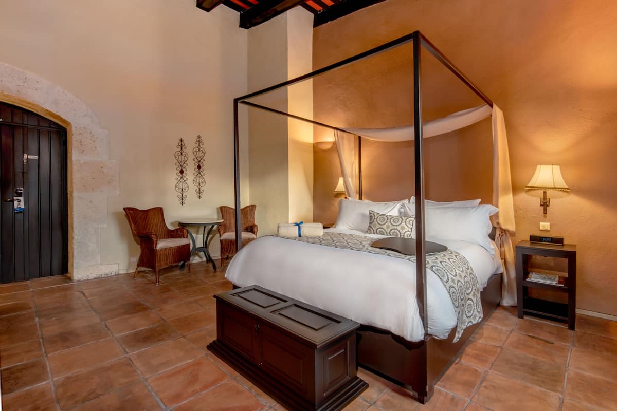 Deluxe Room | 1 bedroom, minibar, in-room safe, desk
