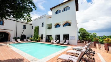 Außenpool, Liegestühle