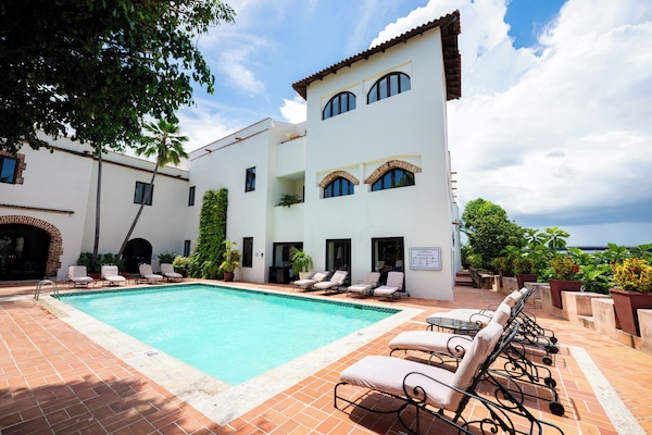 Außenpool, Liegestühle