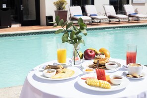 Desayuno buffet todos los días (con cargo) 