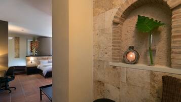 Junior Suite | Minibar, in-room safe, desk, soundproofing