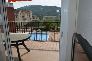Apartamento, 2 habitaciones | Balcón