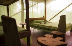 In-room safe, free cribs/infant beds, free rollaway beds, bed sheets - Isla Violin Eco Lodge (Sierpe)