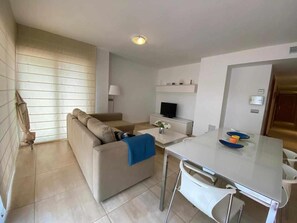 28-inch plasma TV with digital channels, TV - Apartamento Voramar (Tossa de Mar)