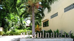 Front of property - Srisomthai Hotel (Ubon Ratchathani)