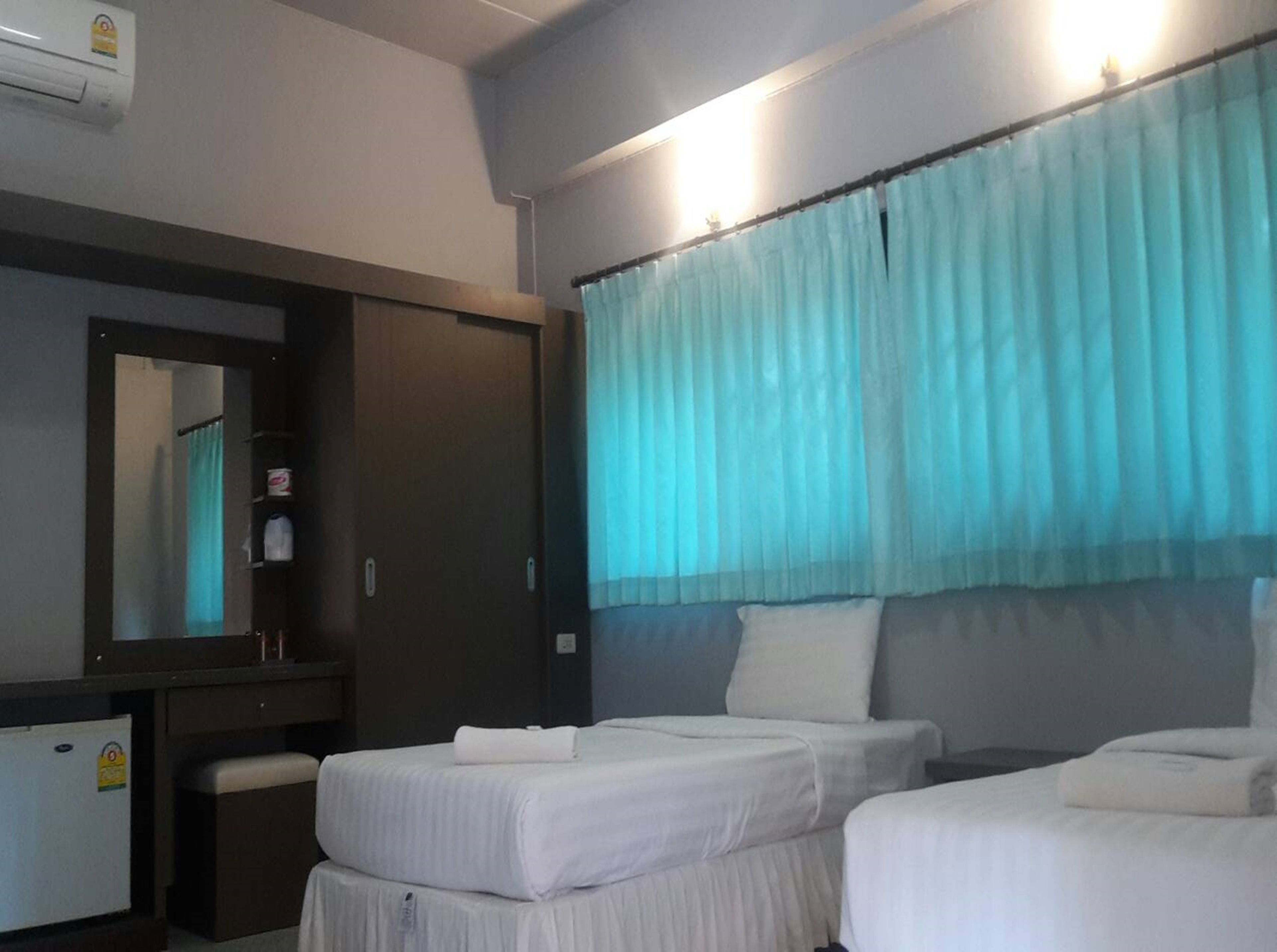 standard twin room | desk, rollaway beds, free wifi