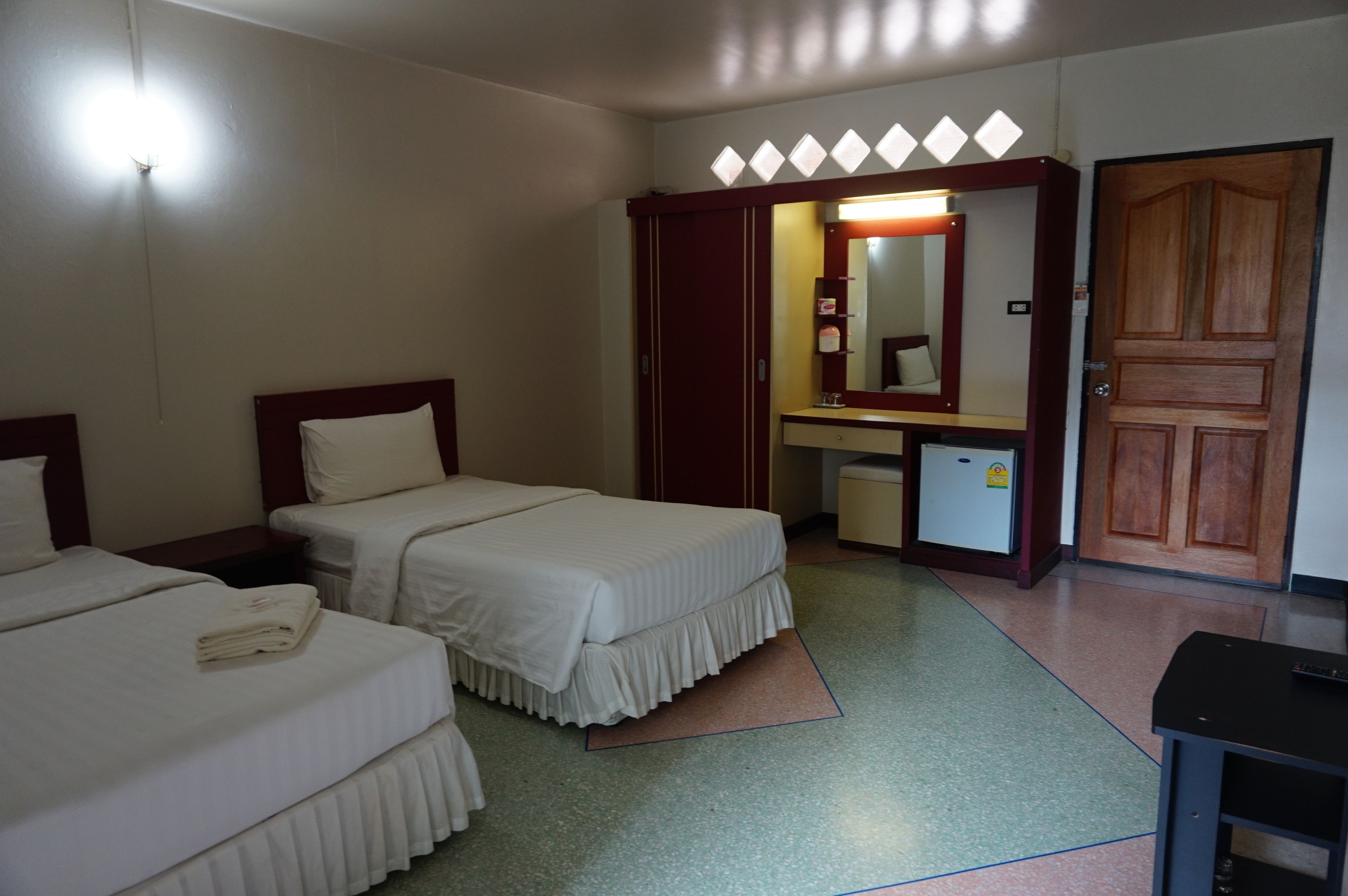 standard twin room | desk, rollaway beds, free wifi